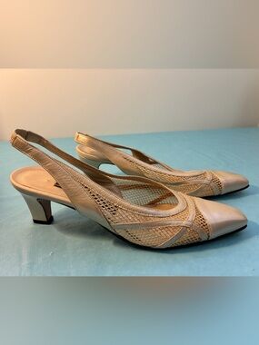 ROBERTO CAPUCCI Beige/Gold  Slingback Mesh Kitten Heel Pumps Italy Size 8.5 AA